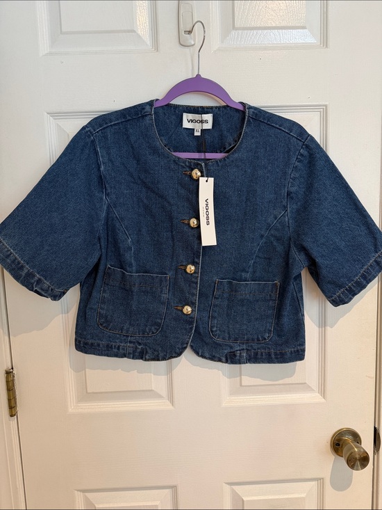 Vigoss Jackets & Blazers - NWT Vigoss Dark Blue Cropped Denim Button Jacket
